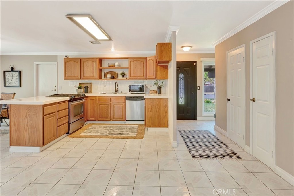 17242 Medallion Property Photo 5