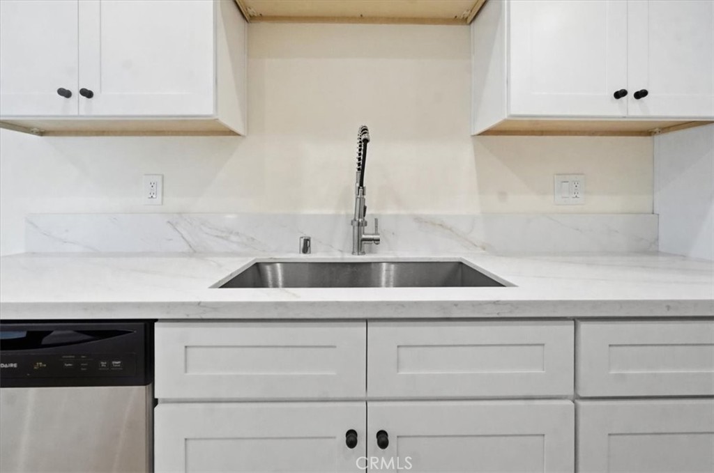 307 N Tustin B Property Photo 5