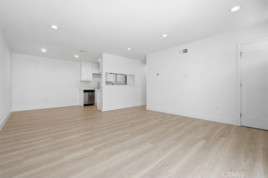307 N Tustin D Property Photo 3