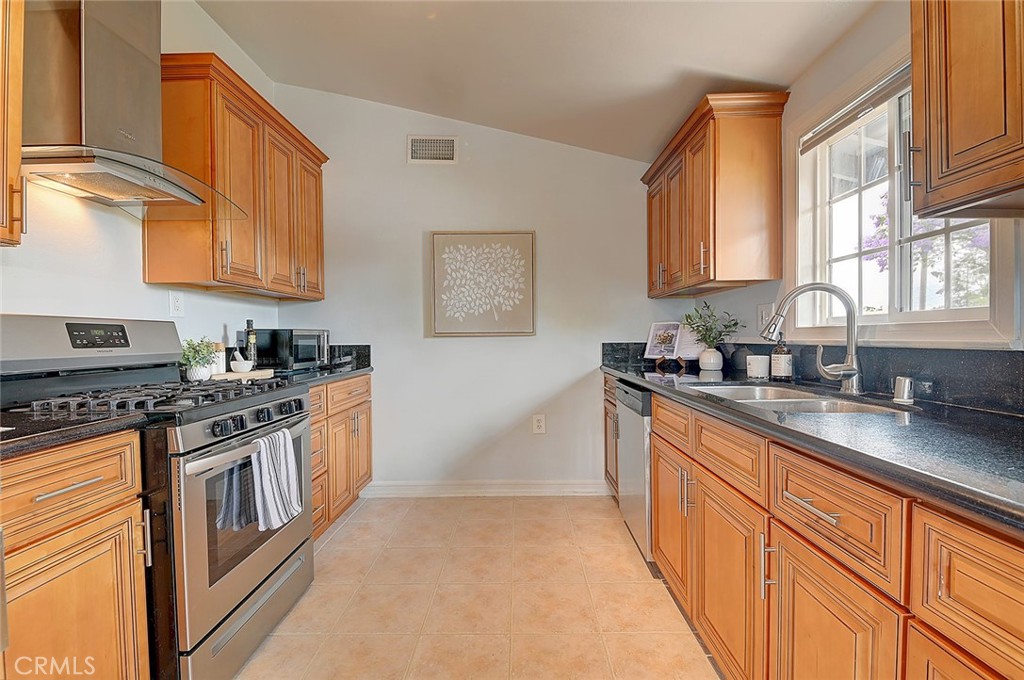 2044 W Spruce Avenue Property Photo 13