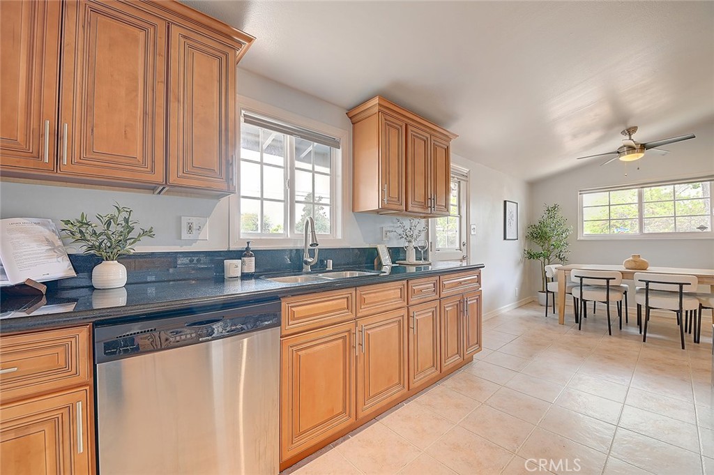 2044 W Spruce Avenue Property Photo 15