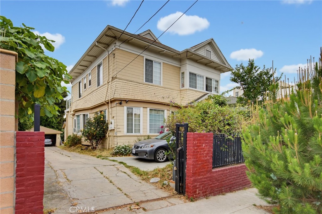 1107 S Mariposa Avenue Property Photo 2