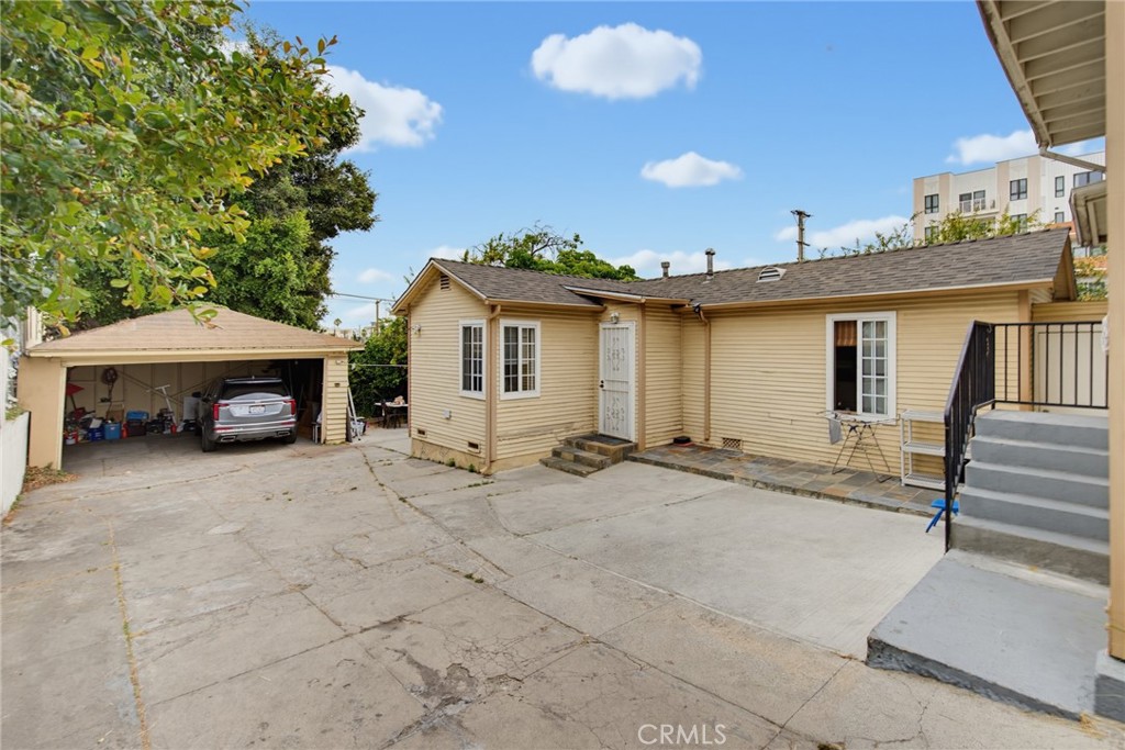 1107 S Mariposa Avenue Property Photo 3