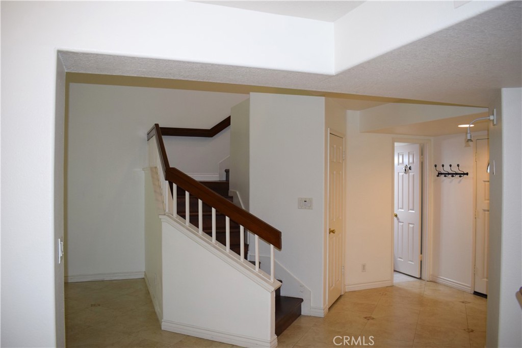 717 S.glenhurst Drive Property Photo 5