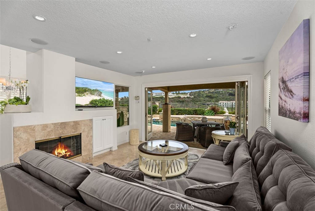 25 Cassis Property Photo 3