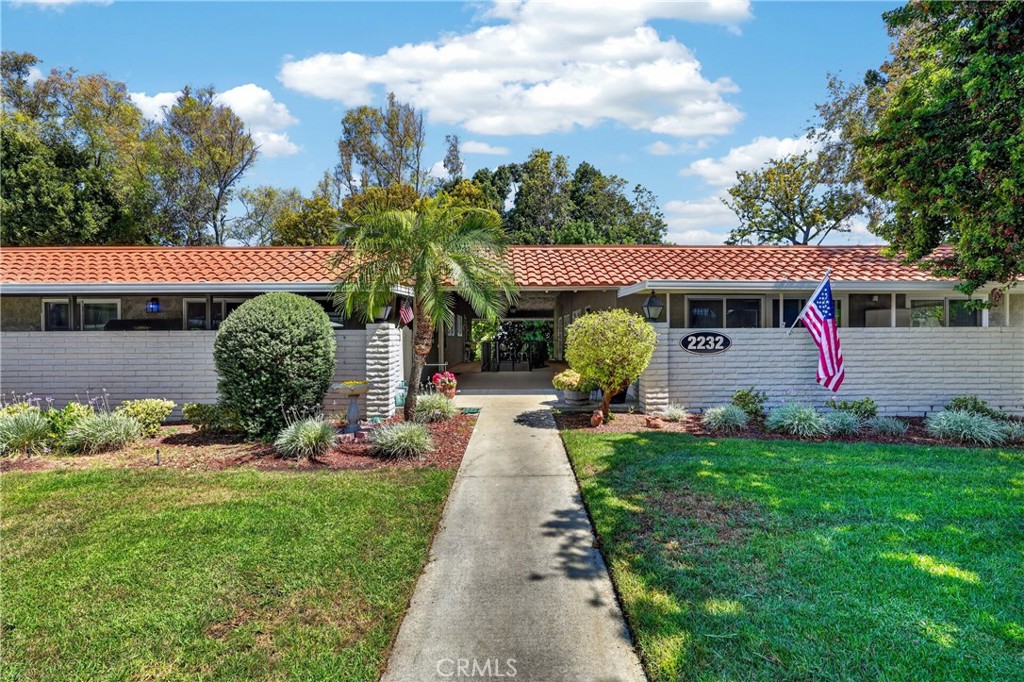 2232 Via Puerta A Property Photo 2