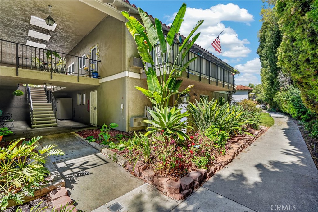 2232 Via Puerta A Property Photo 4