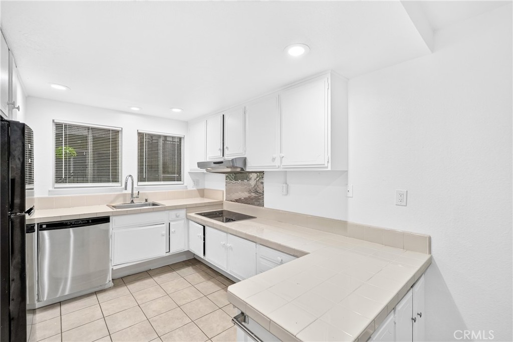 2232 Via Puerta A Property Photo 12