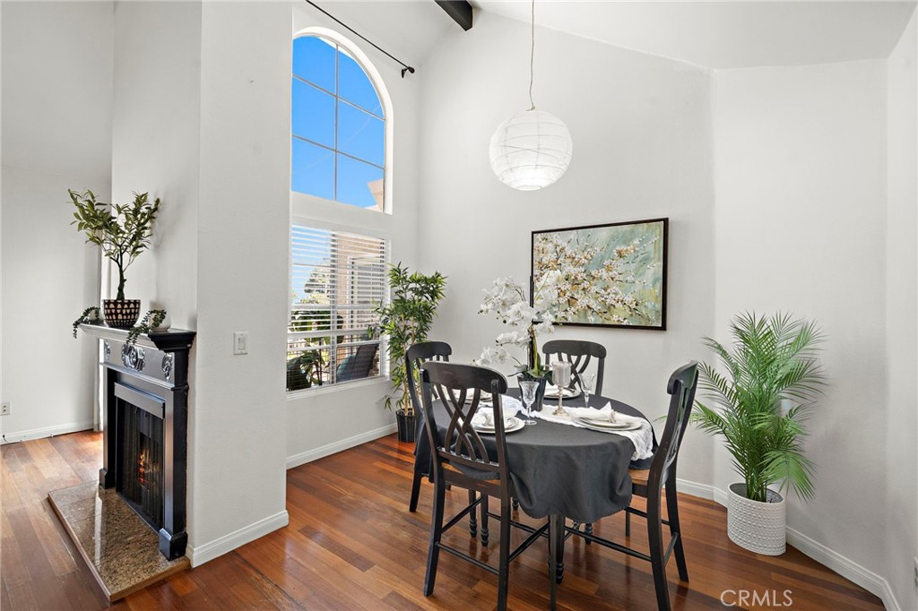 1100 Newport Avenue 404 Property Photo 2