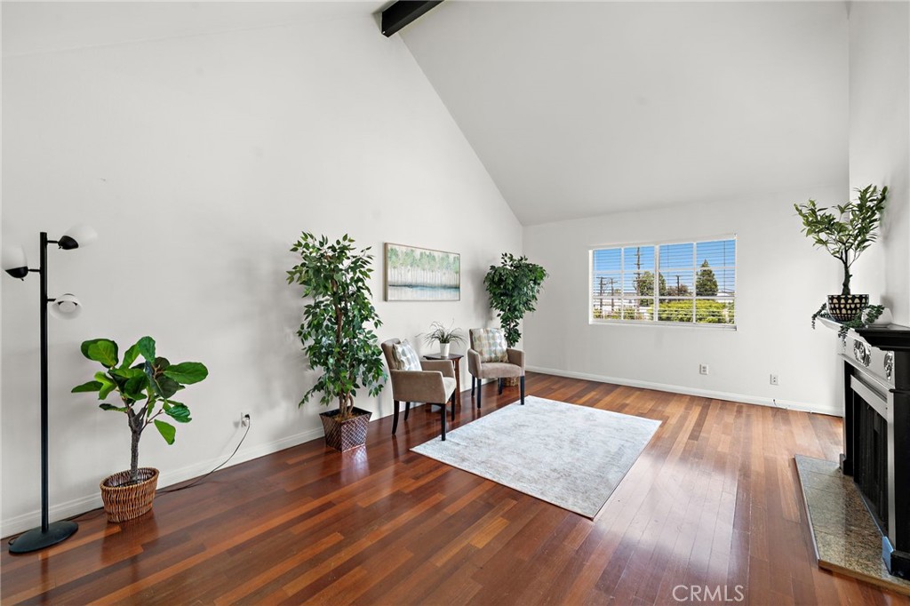 1100 Newport Avenue 404 Property Photo 5