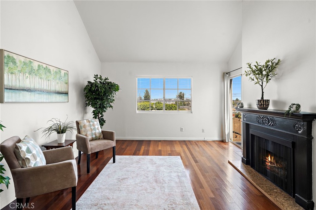 1100 Newport Avenue 404 Property Photo 6