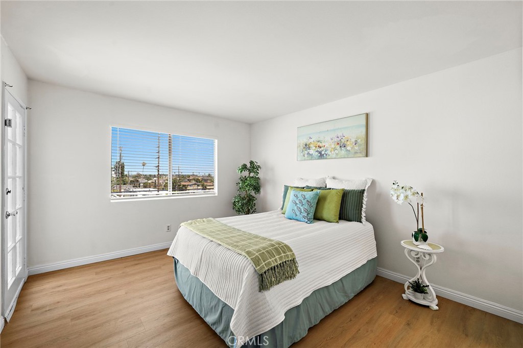 1100 Newport Avenue 404 Property Photo 12