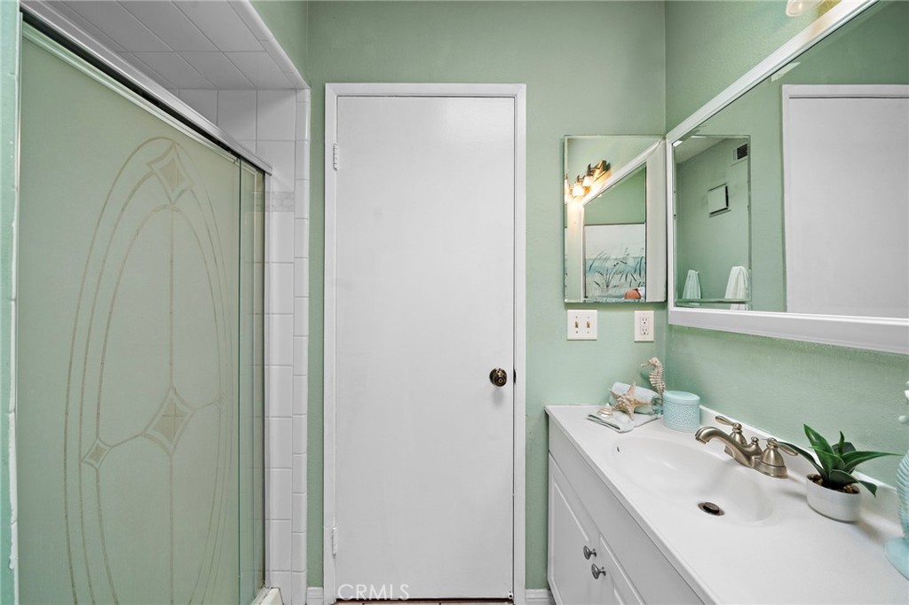1100 Newport Avenue 404 Property Photo 17