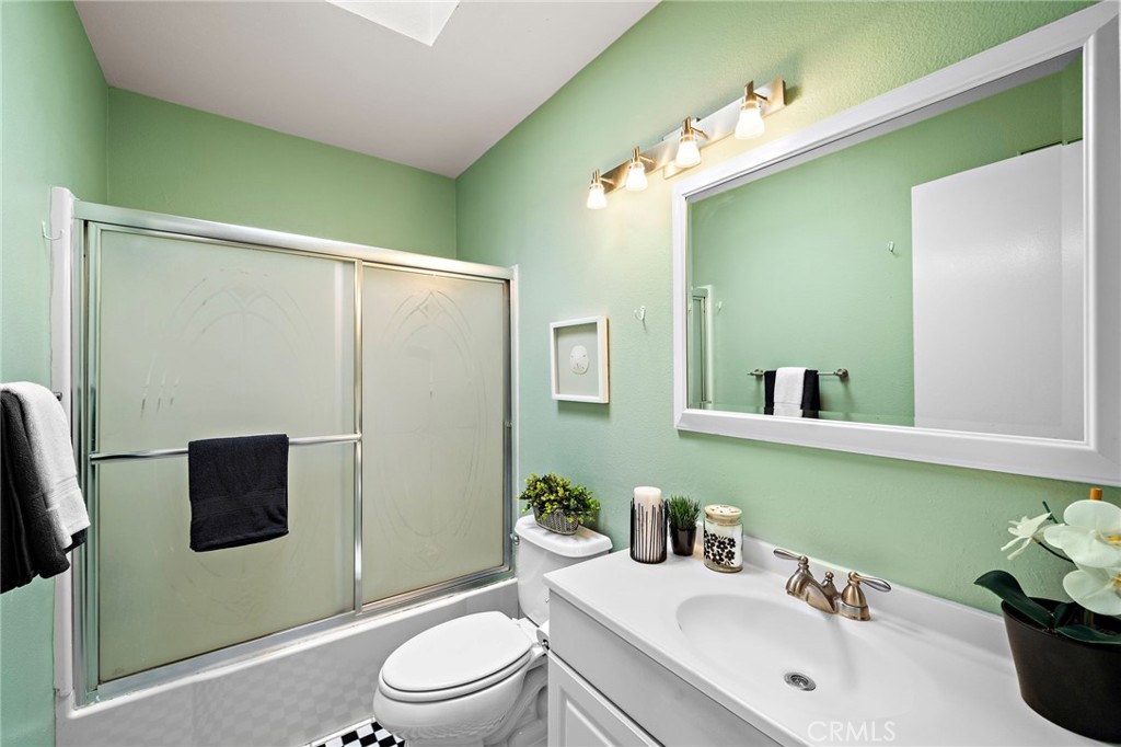 1100 Newport Avenue 404 Property Photo 18