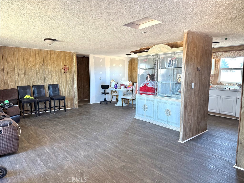 9589 Paramount Property Photo 9