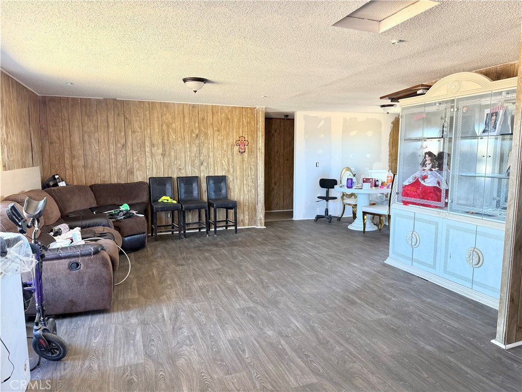 9589 Paramount Property Photo 10
