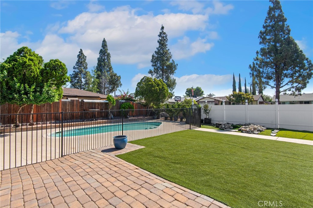 16570 Fairfax Drive Property Photo 28