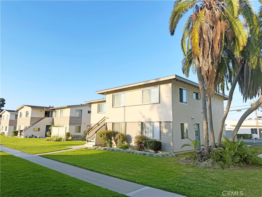 2976 Royal Palm Property Photo 3