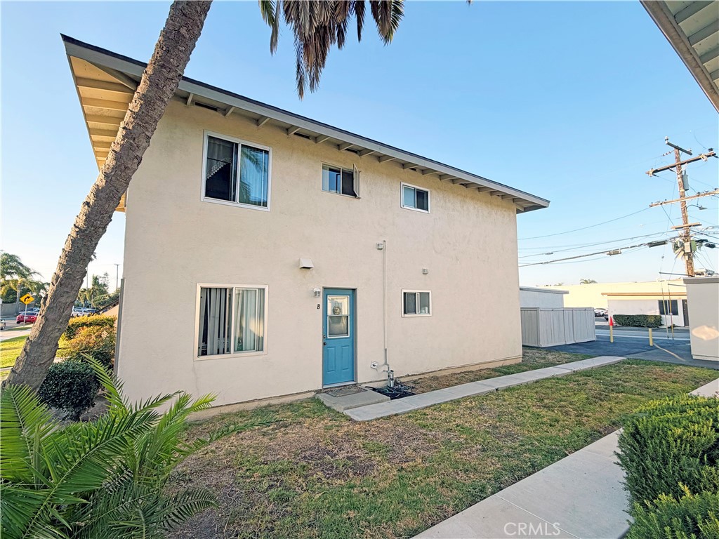 2976 Royal Palm Property Photo 5