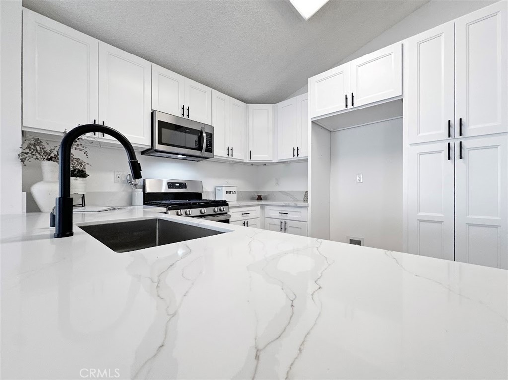 4841 Bermuda Dunes Property Photo 6