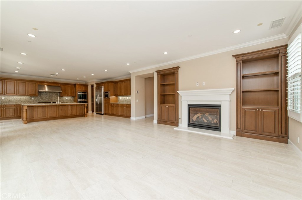 55 Hazelton Property Photo 4
