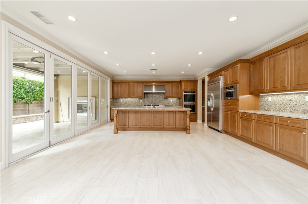 55 Hazelton Property Photo 6