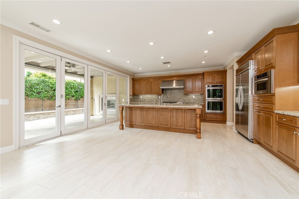 55 Hazelton Property Photo 7