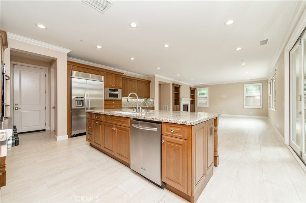 55 Hazelton Property Photo 9