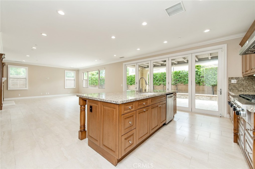 55 Hazelton Property Photo 10