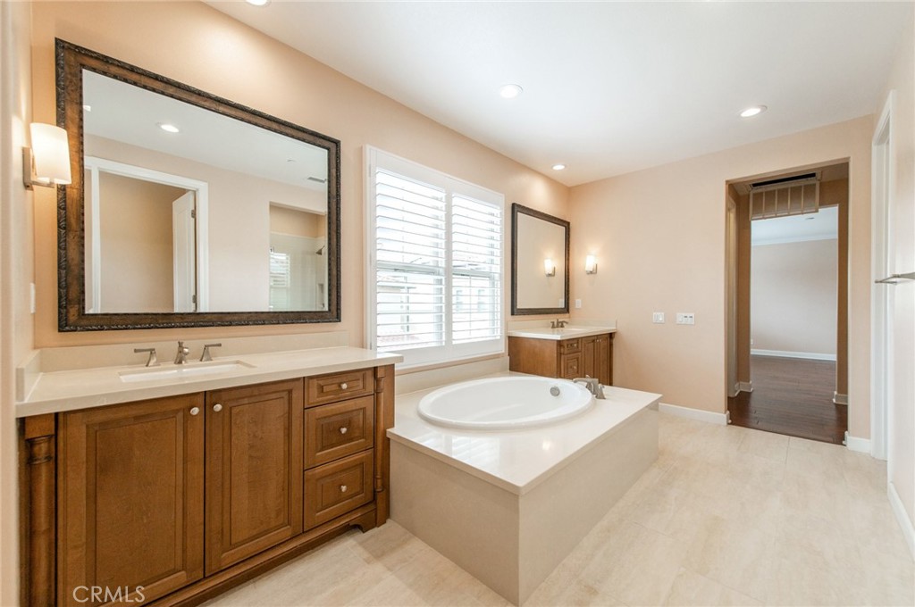 55 Hazelton Property Photo 17