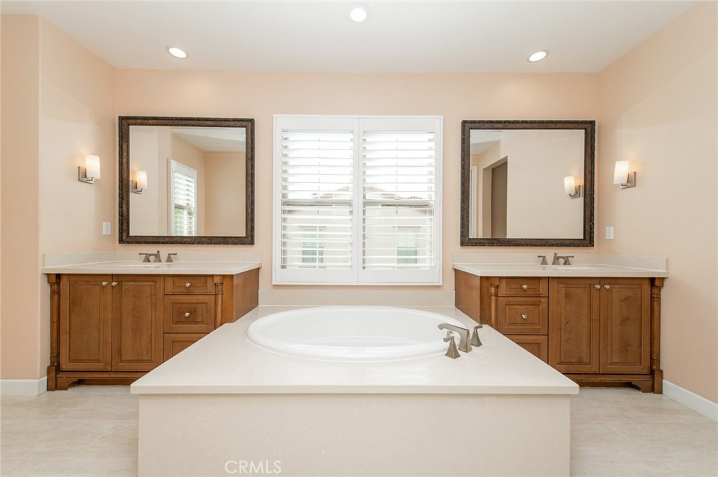55 Hazelton Property Photo 18