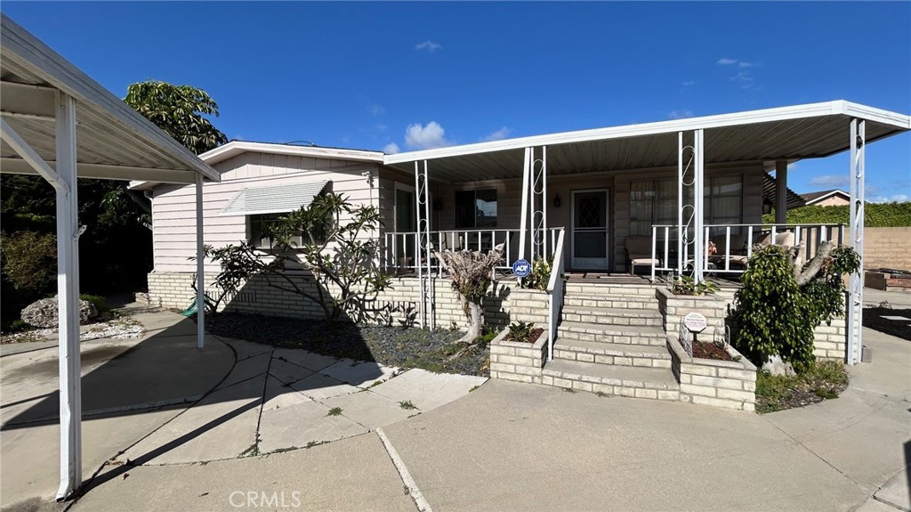 18601 Newland Street 90 Property Photo 2