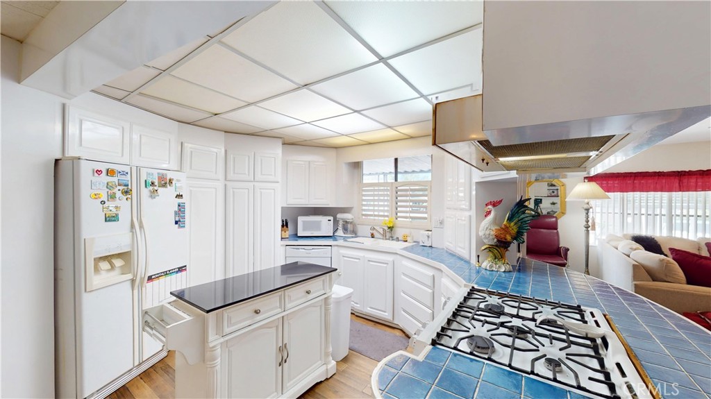 18601 Newland Street 90 Property Photo 16