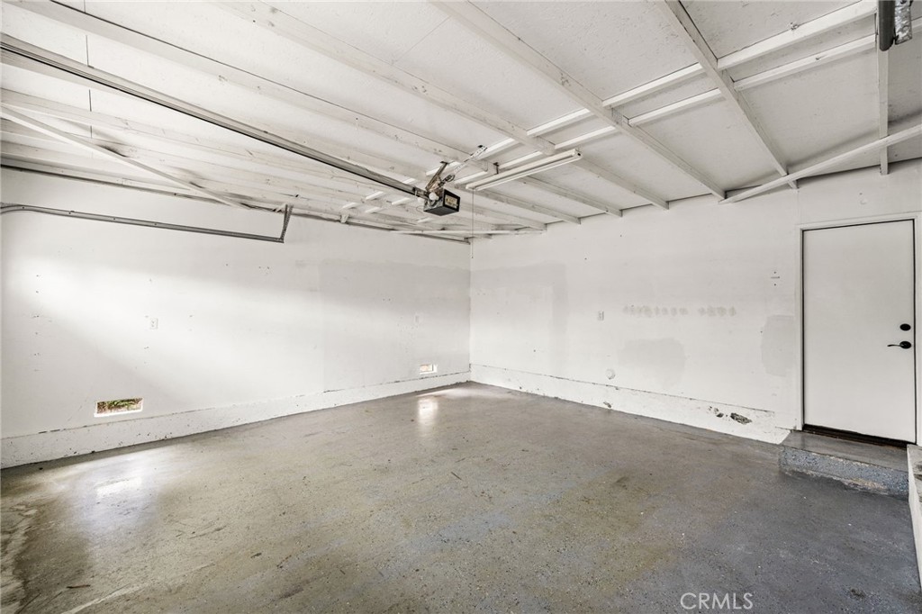 7 Atlanta Property Photo 32