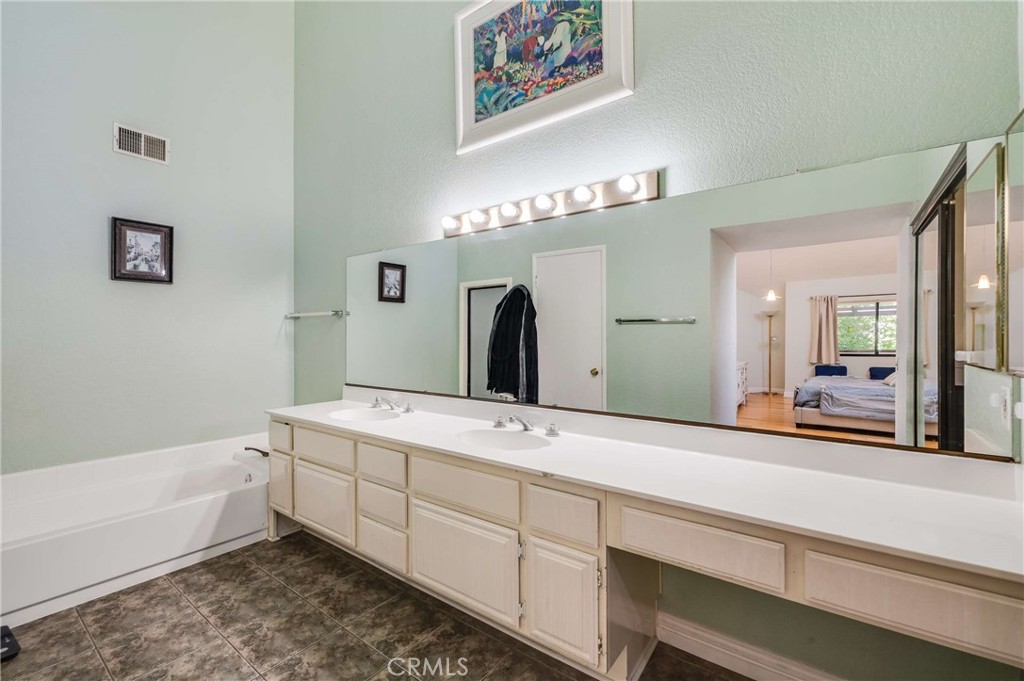 836 Trinity Property Photo 26
