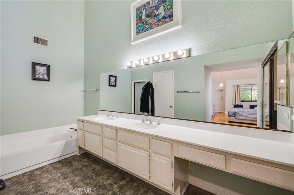 836 Trinity Property Photo 26
