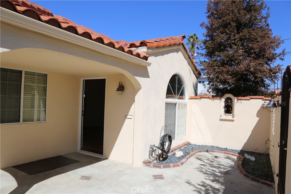 5315 Riverton Avenue Property Photo 3