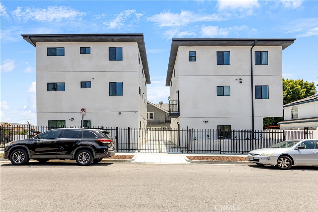 441 N Harvard Boulevard Property Photo 3