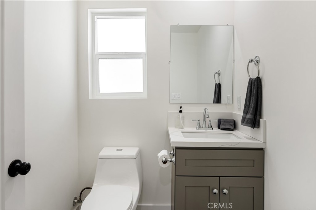 441 N Harvard Boulevard Property Photo 11