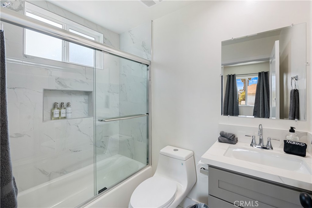 441 N Harvard Boulevard Property Photo 15