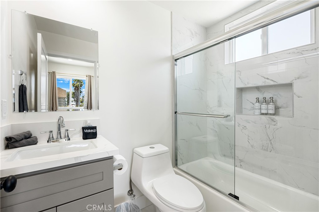 441 N Harvard Boulevard Property Photo 27