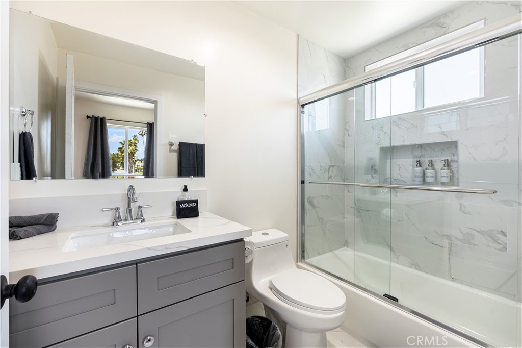 441 N Harvard Boulevard Property Photo 32