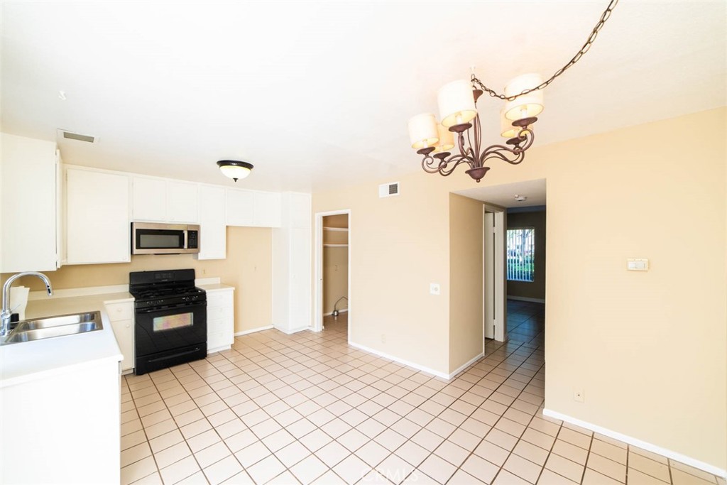 24 Elderglen Property Photo 12