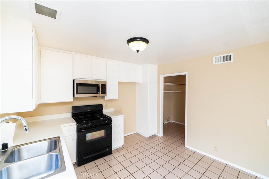 24 Elderglen Property Photo 20