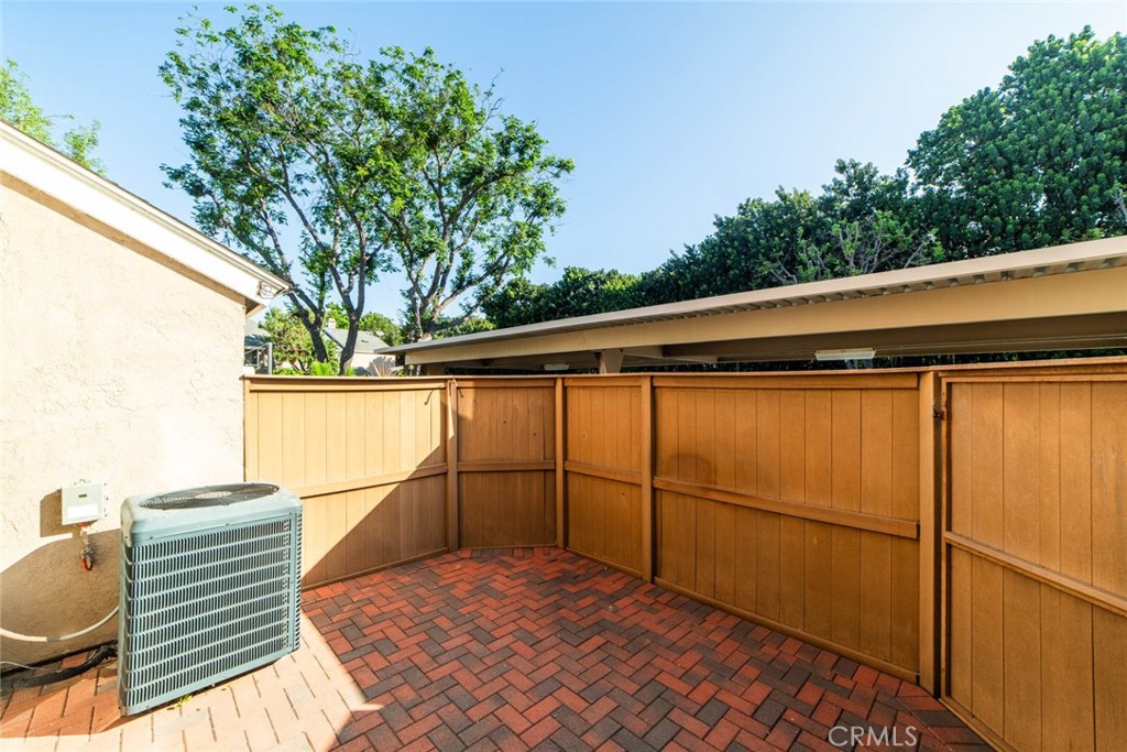 24 Elderglen Property Photo 34
