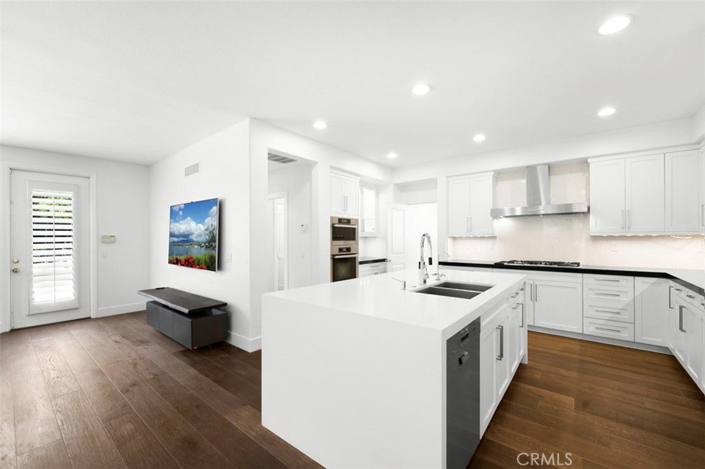 19 Garnet Property Photo 13