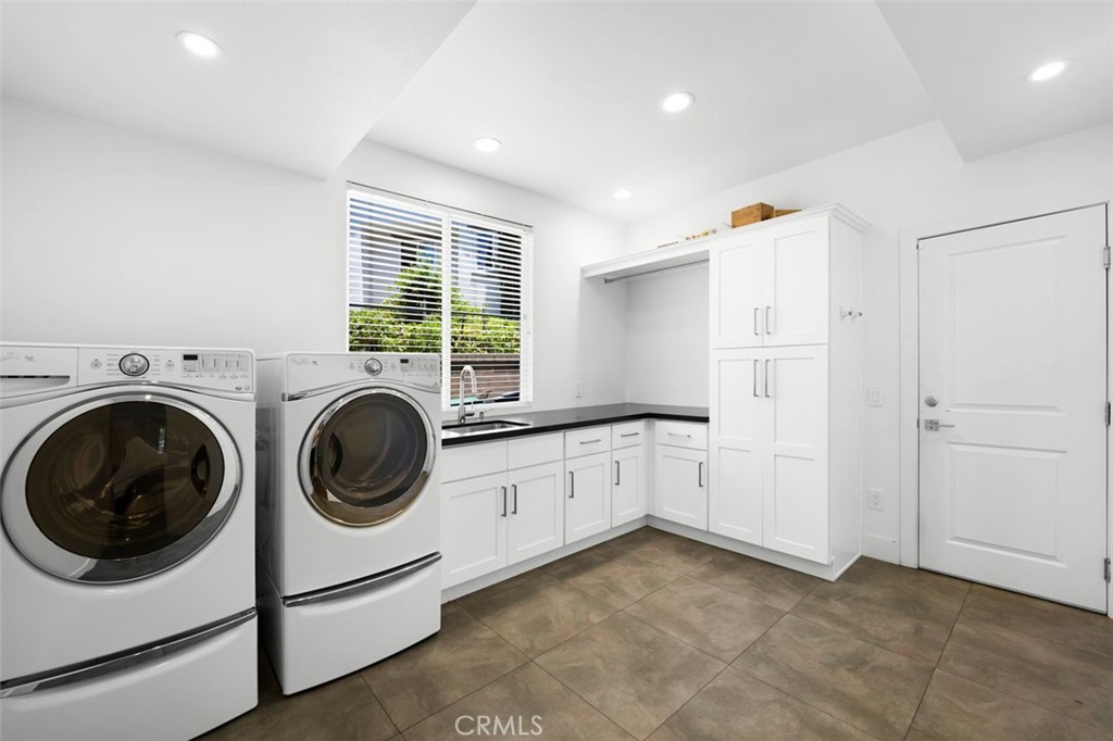 19 Garnet Property Photo 16
