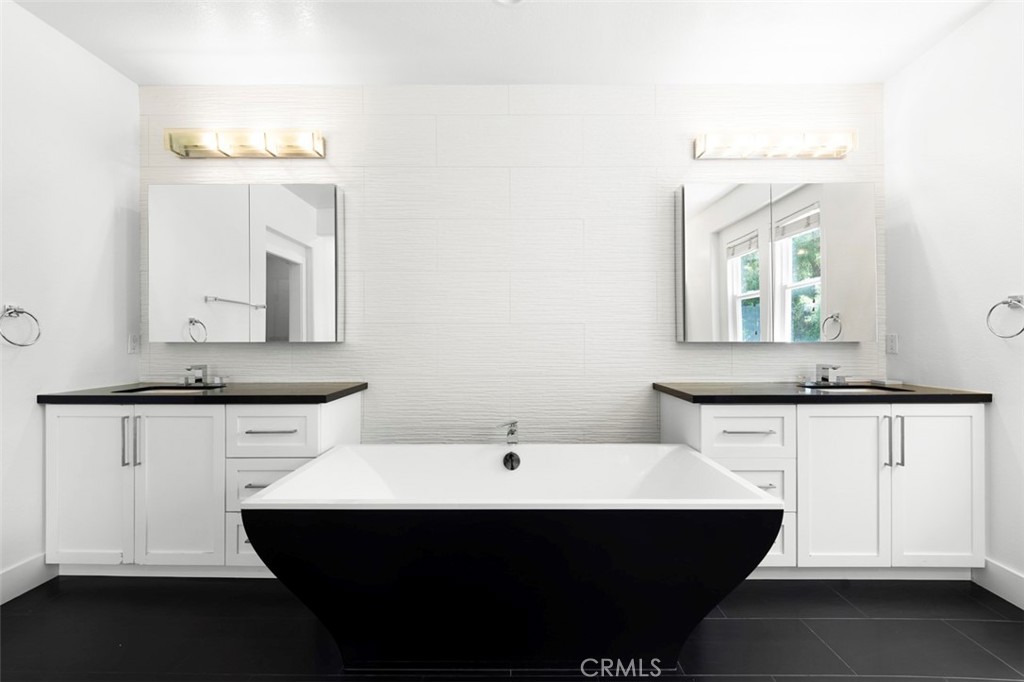 19 Garnet Property Photo 21