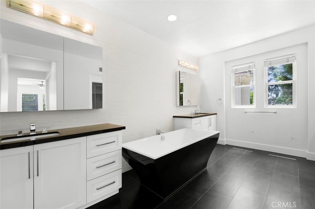 19 Garnet Property Photo 24
