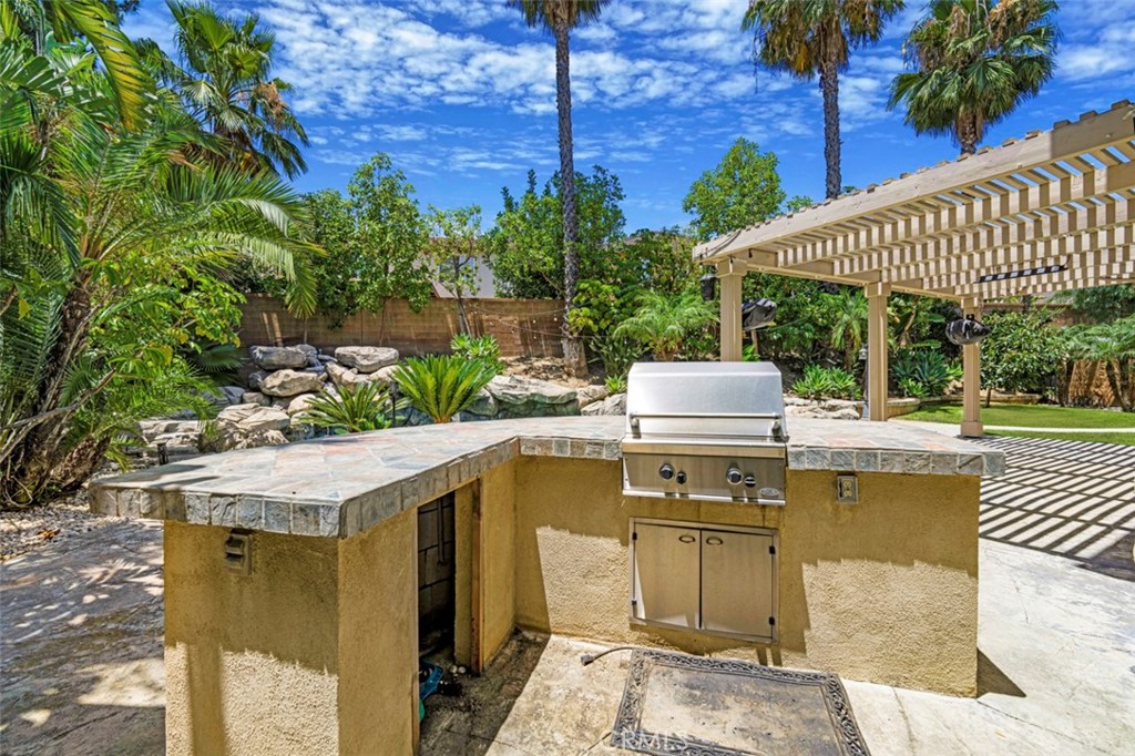 19 Garnet Property Photo 27
